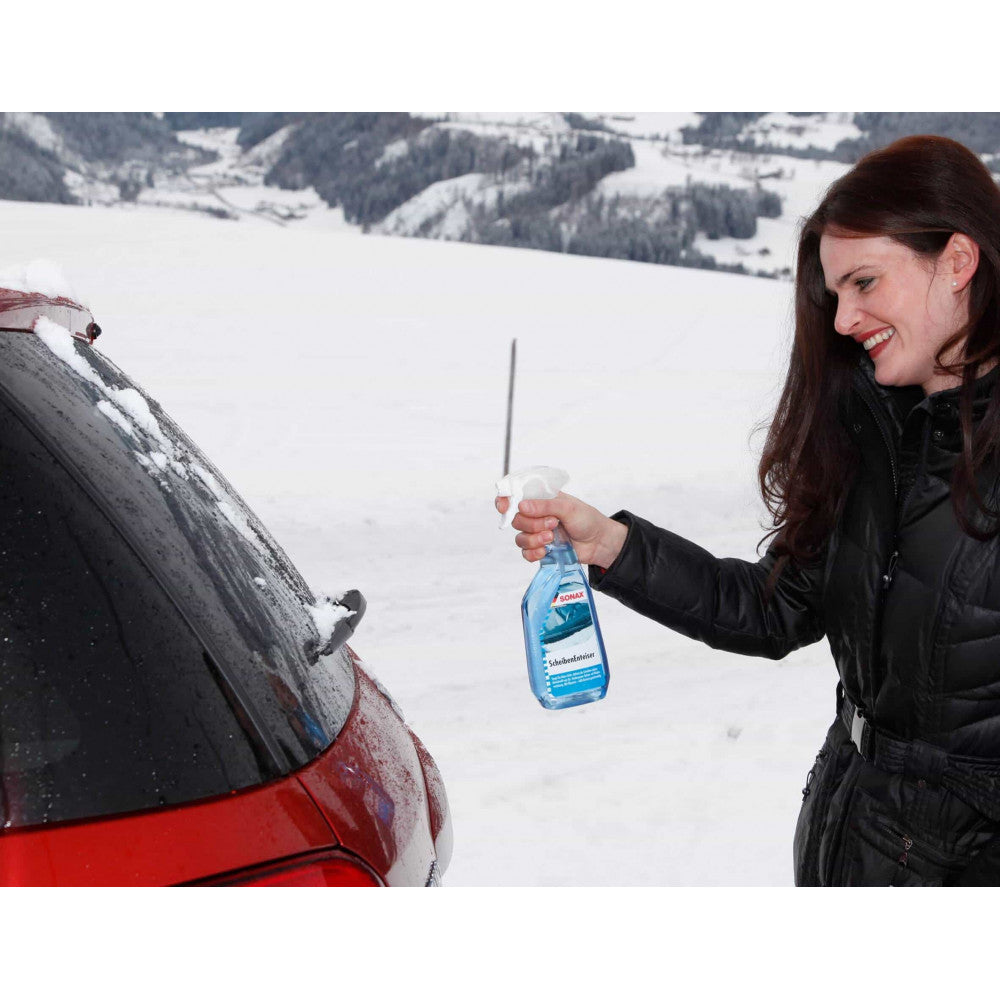 SONAX Windscreen De-Icer (500 ml), De-Icing of Windows Without Scratching  and an All-Round Clear View in Winter, item no. 03312410, Single, 500 ml